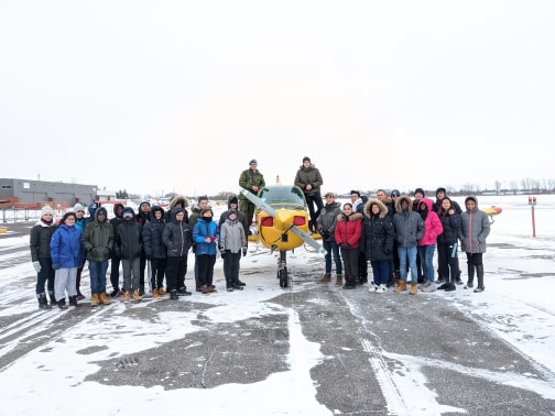 Le programme des cadets de l'air offre aux jeunes de 12 à 18 ans une panoplie d'opportunités en lien avec le domaine de l'aviation! Bourses de pilotage (planeur et motorisé), technique avionique, aérospatiale, familiarisation aux différents métiers de l'aviation civile et militaire et encore plus!